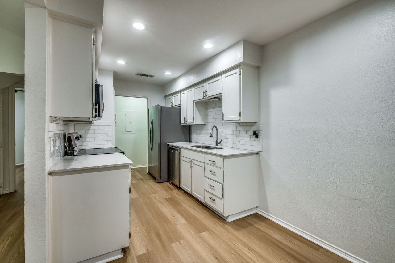 117 Peachtree Court - Photo 5 of 12