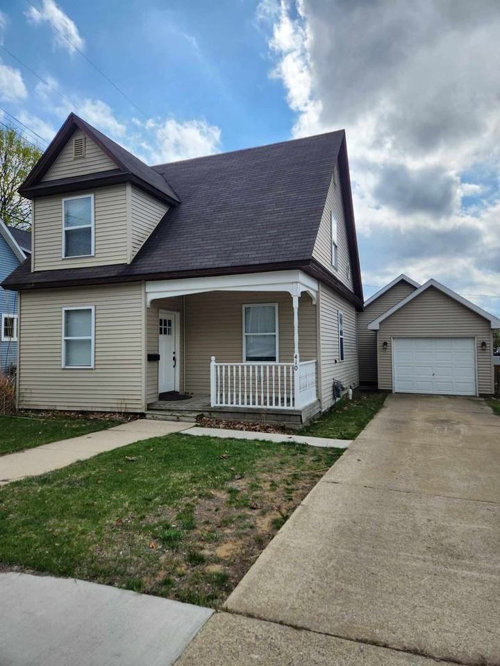 410 S Simon St - Photo 2 of 24