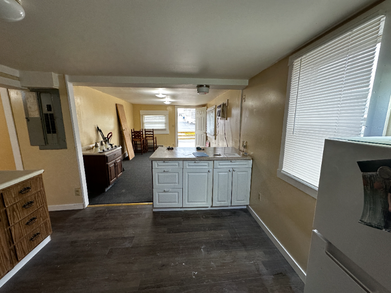 1118 17th St #B - Photo 3 of 5