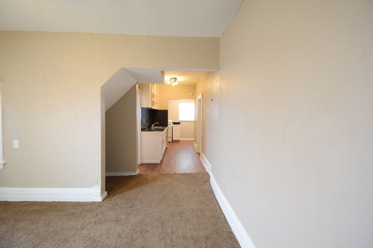 322 East Walnut - Photo 4 of 12