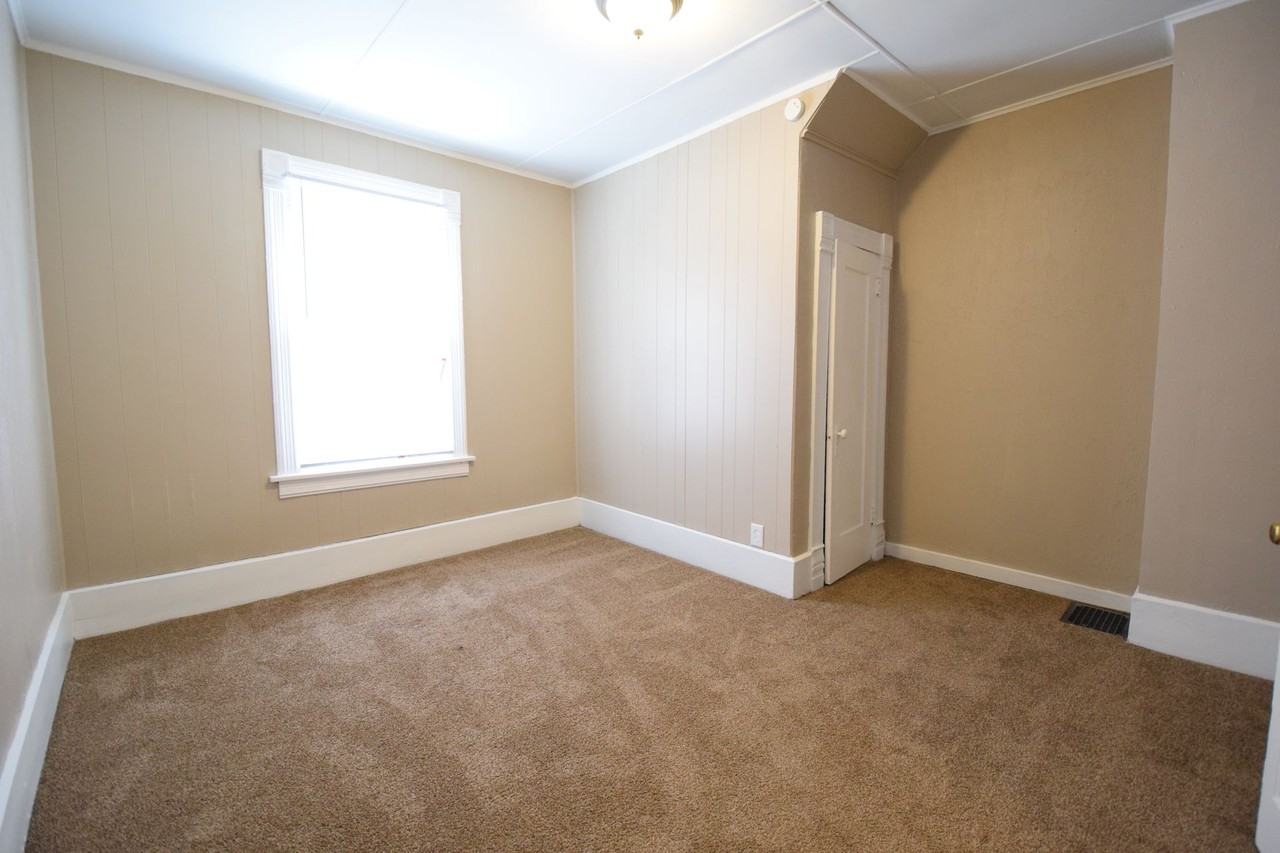 322 East Walnut - Photo 7 of 12