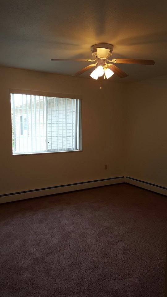 Yorkshire Lane Apartments in Manitowoc, WI - Photo 7 of 27