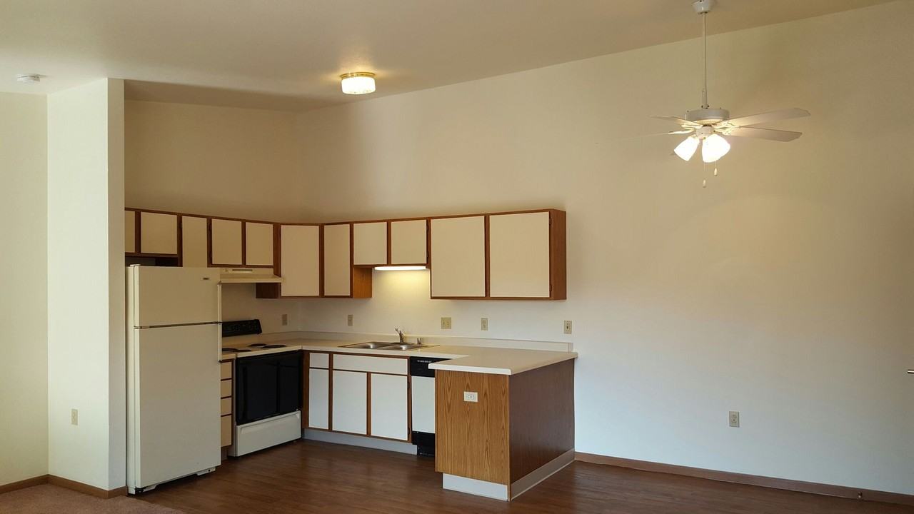 Yorkshire Lane Apartments in Manitowoc, WI - Photo 3 of 50