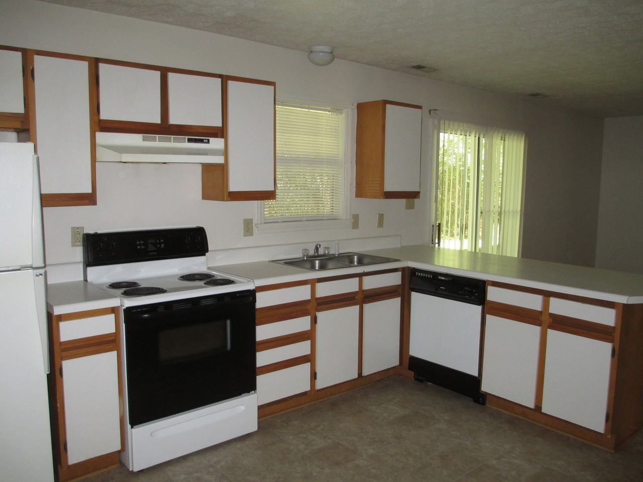 49 Mare Ct #F - Photo 2 of 6