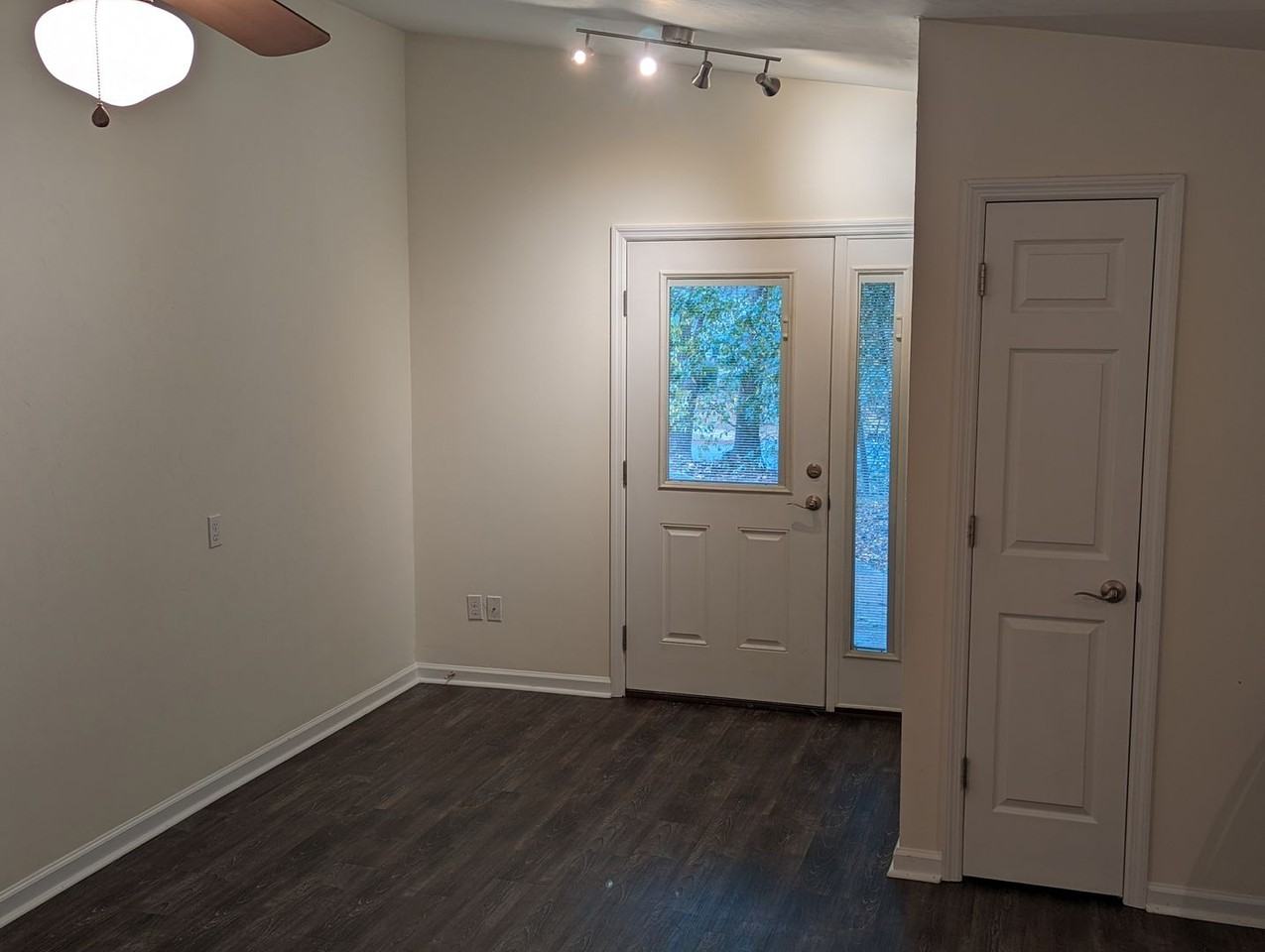 914 Hawthorne St - Photo 4 of 12