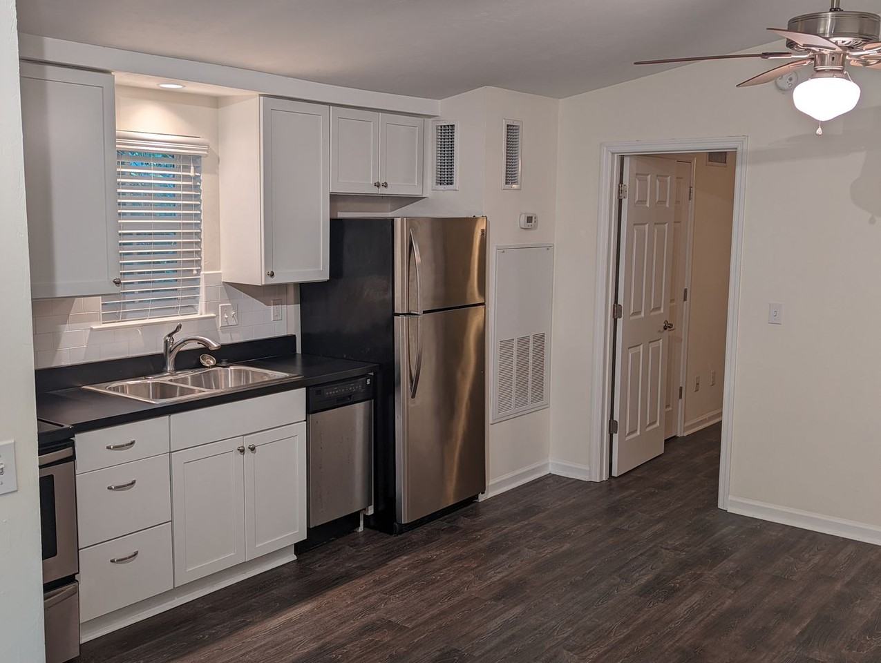 914 Hawthorne St - Photo 6 of 12