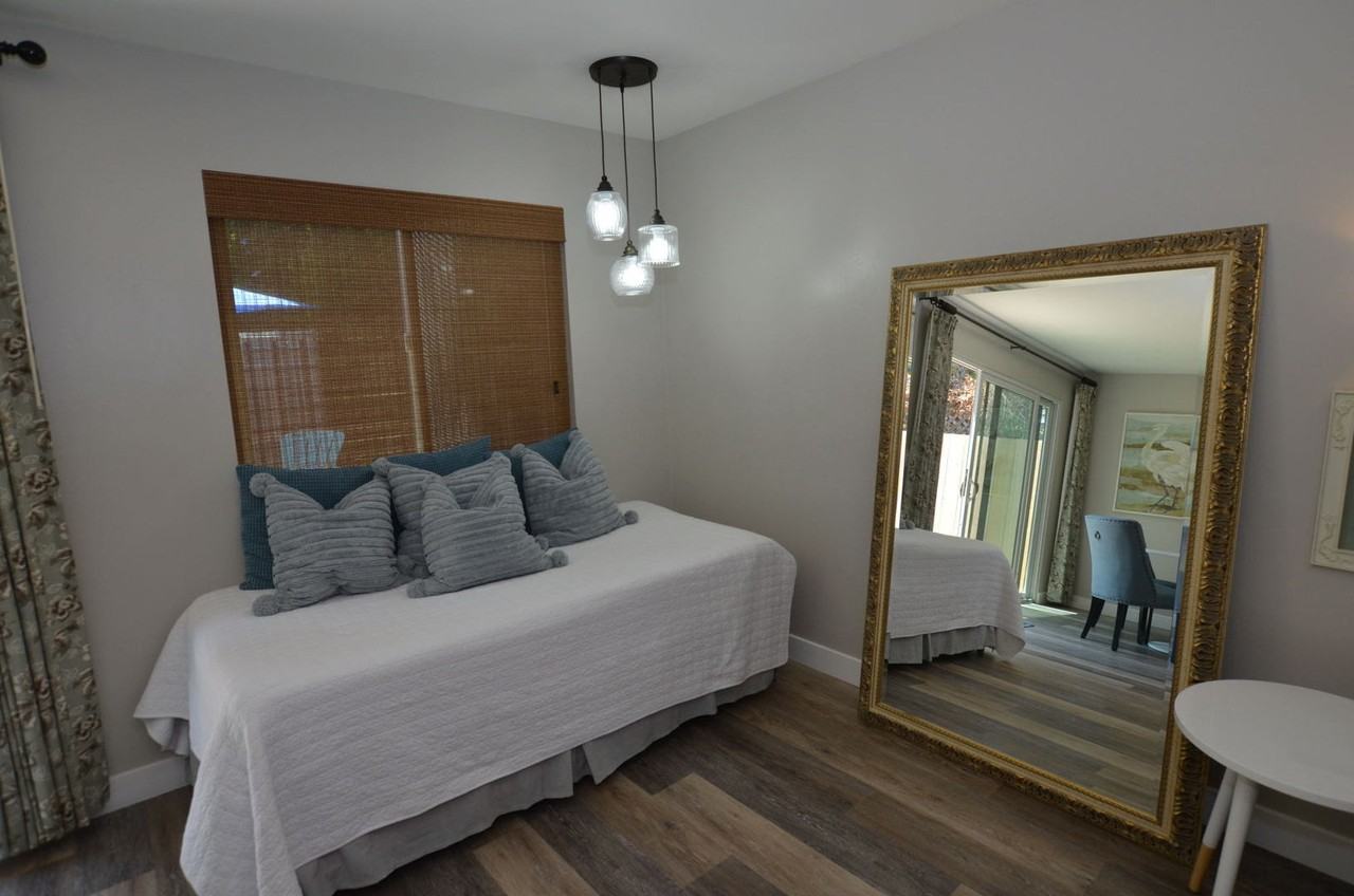 842 1/2 D Ave - Photo 4 of 11