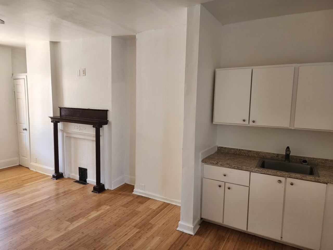 933 E 17th St - Photo 3 of 14