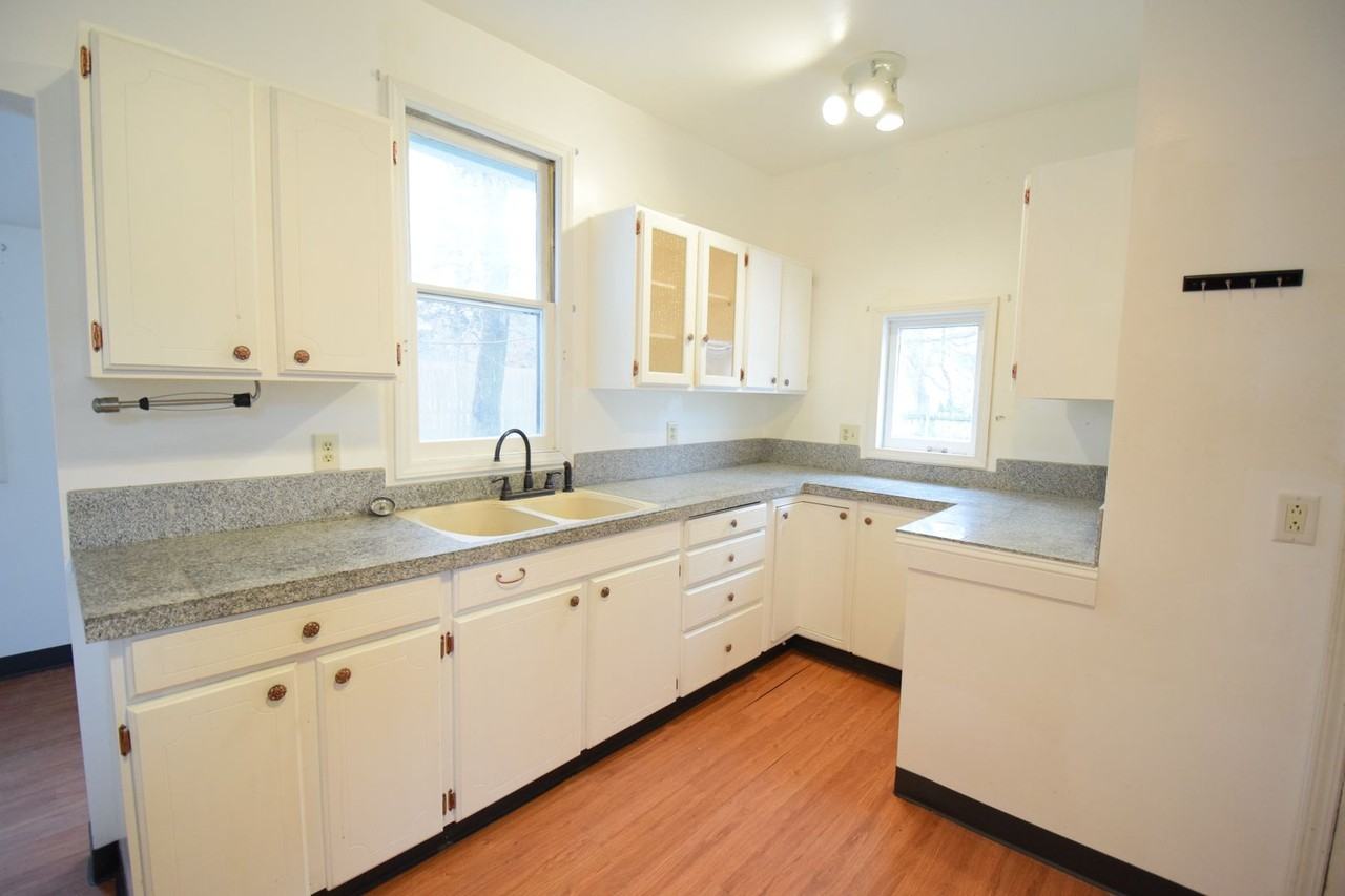 417 Pearl St - Photo 3 of 13