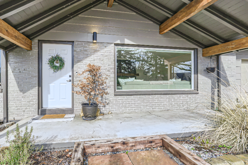 6106 Southeast Riverside Drive - Photo 2 of 20