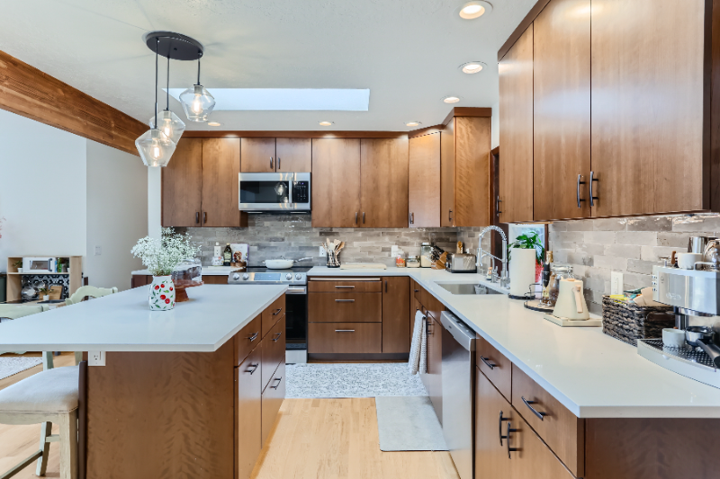 6106 Southeast Riverside Drive - Photo 3 of 20