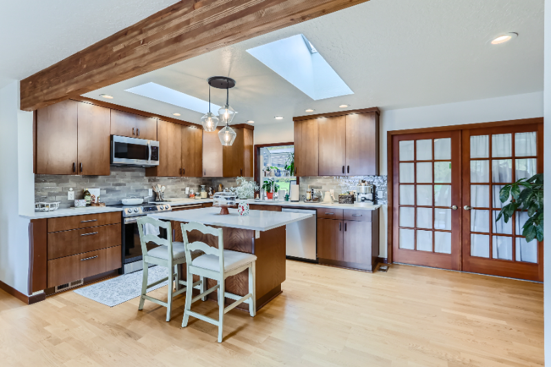 6106 Southeast Riverside Drive - Photo 5 of 20