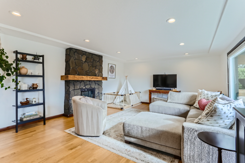 6106 Southeast Riverside Drive - Photo 7 of 20