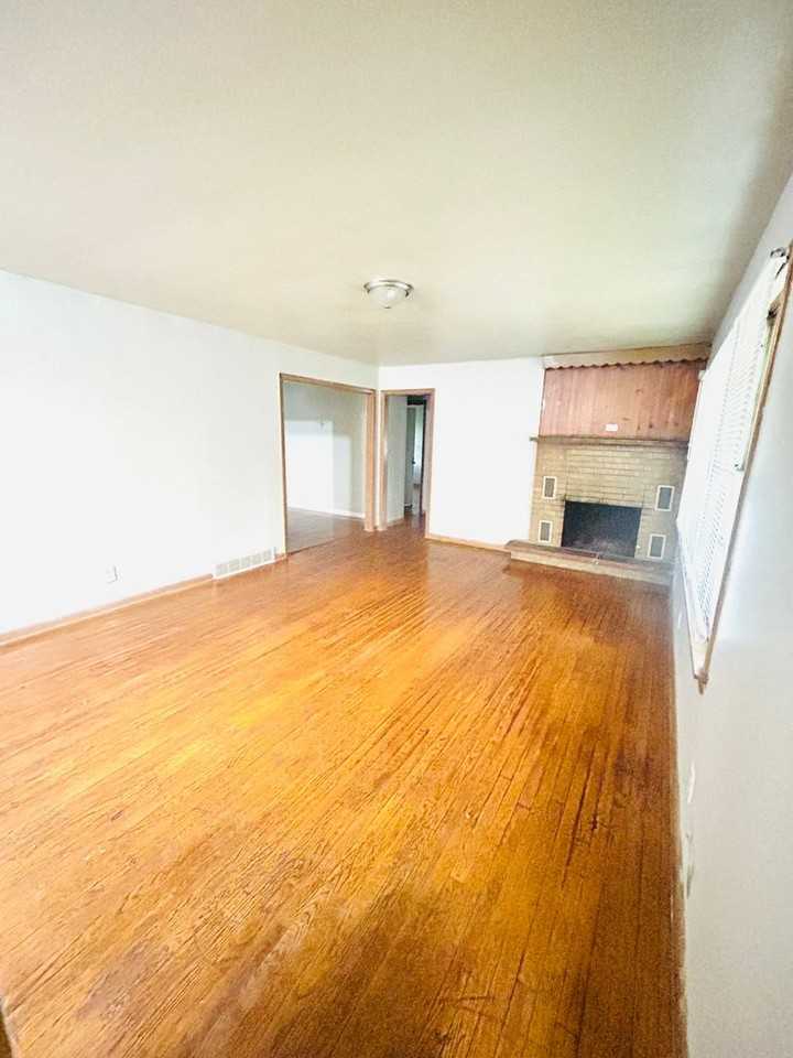 520 S Hedges St - Photo 2 of 11