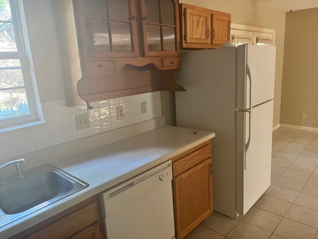 1427 Ebenezer Rd - Photo 2 of 25