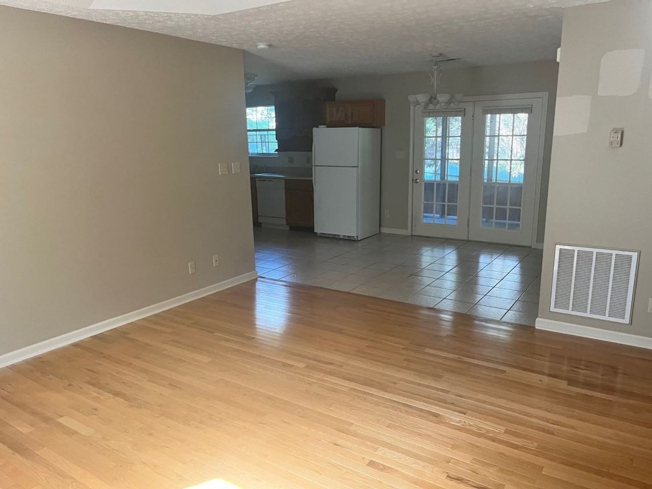 1427 Ebenezer Rd - Photo 6 of 25