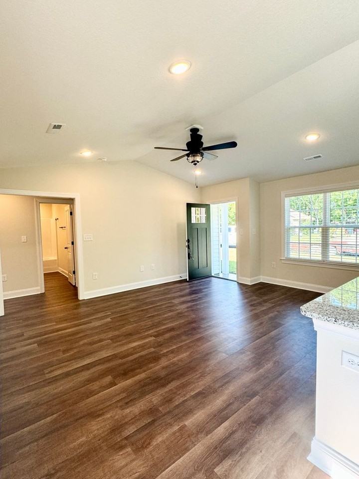 2014 Phoenix Dr - Photo 6 of 32