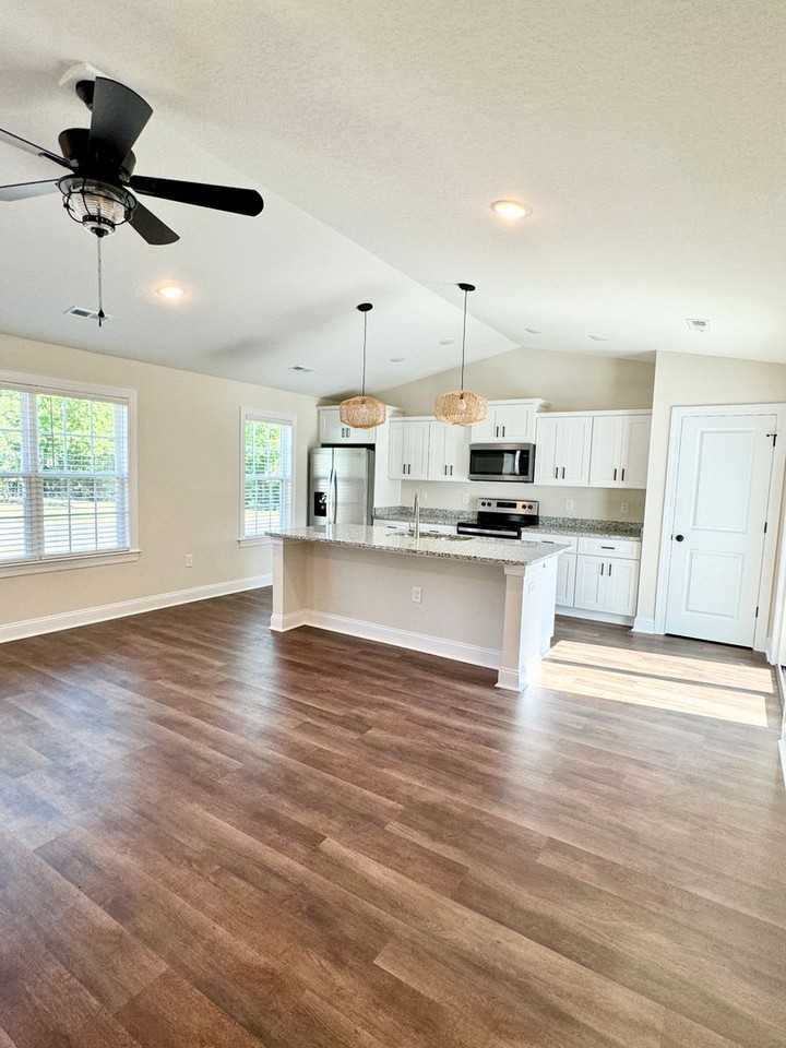 2014 Phoenix Dr - Photo 5 of 32