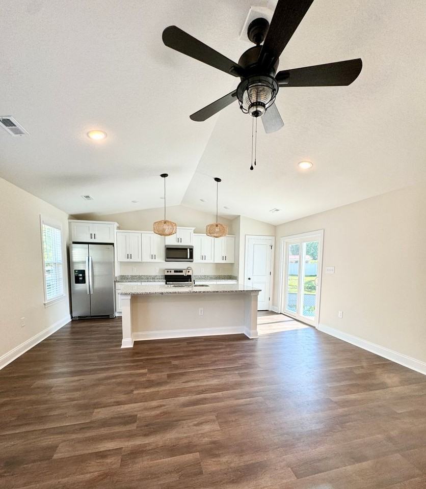 2014 Phoenix Dr - Photo 4 of 32