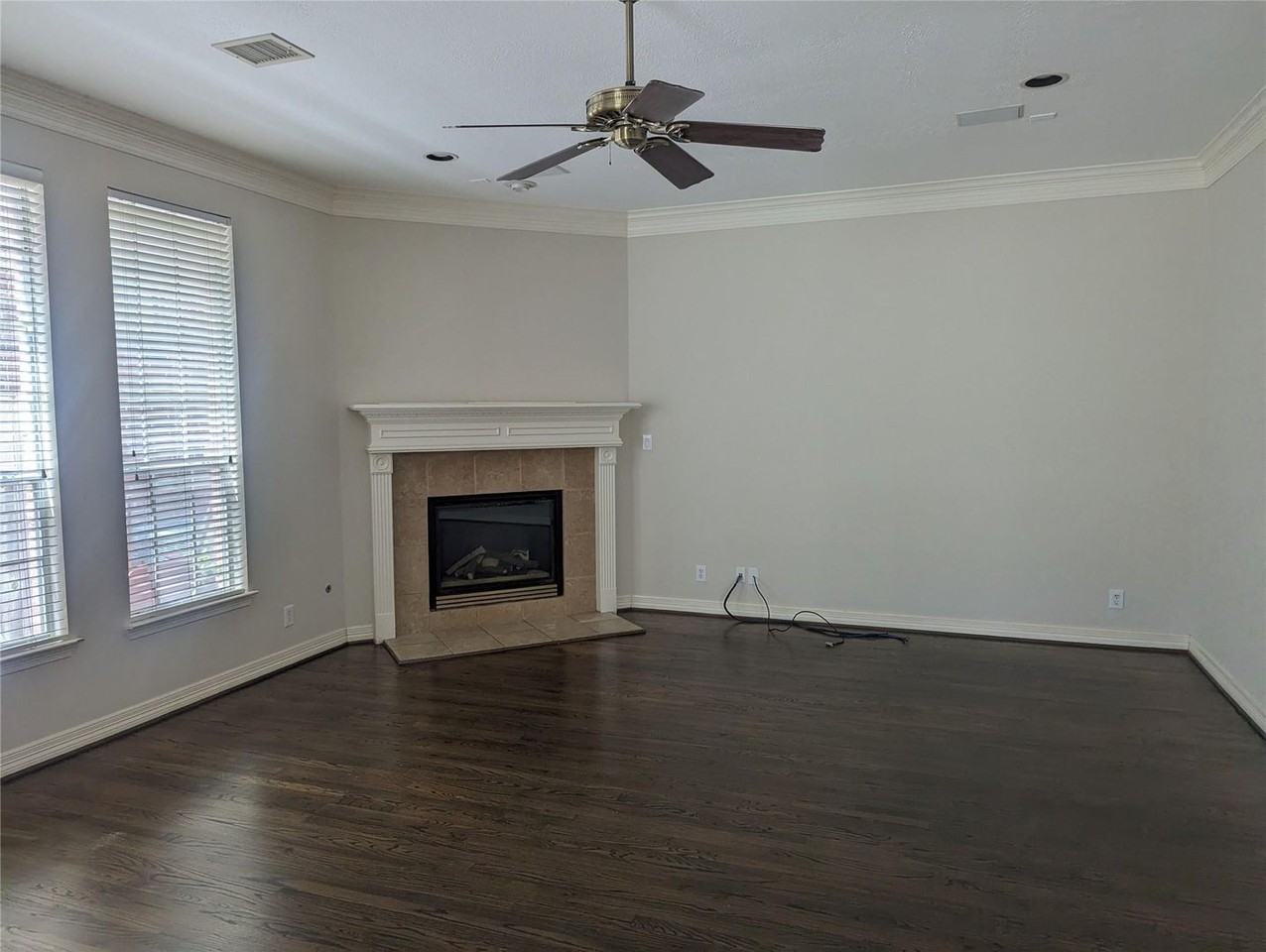 5913 Dolores St Apt D - Photo 3 of 6