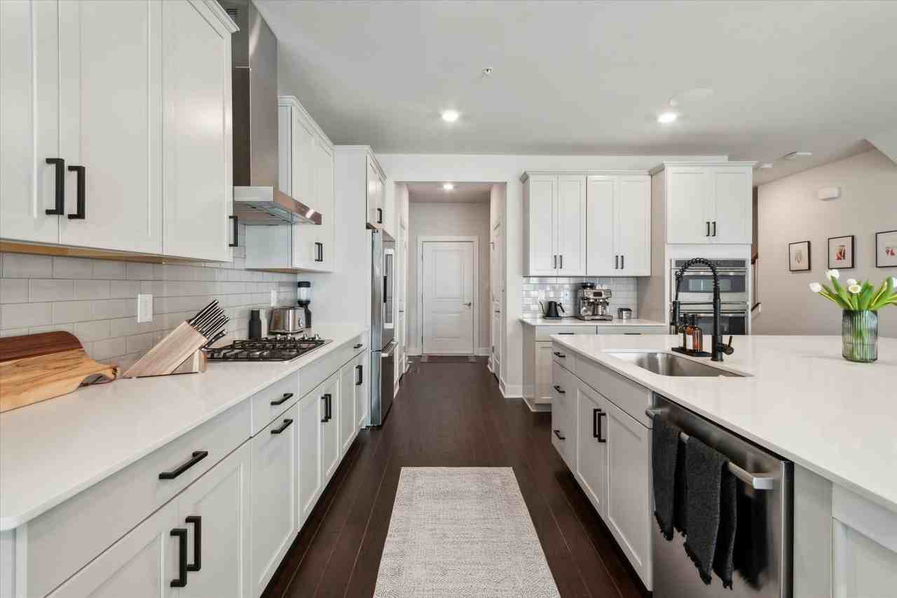 155 Livingston Ln - Photo 6 of 34