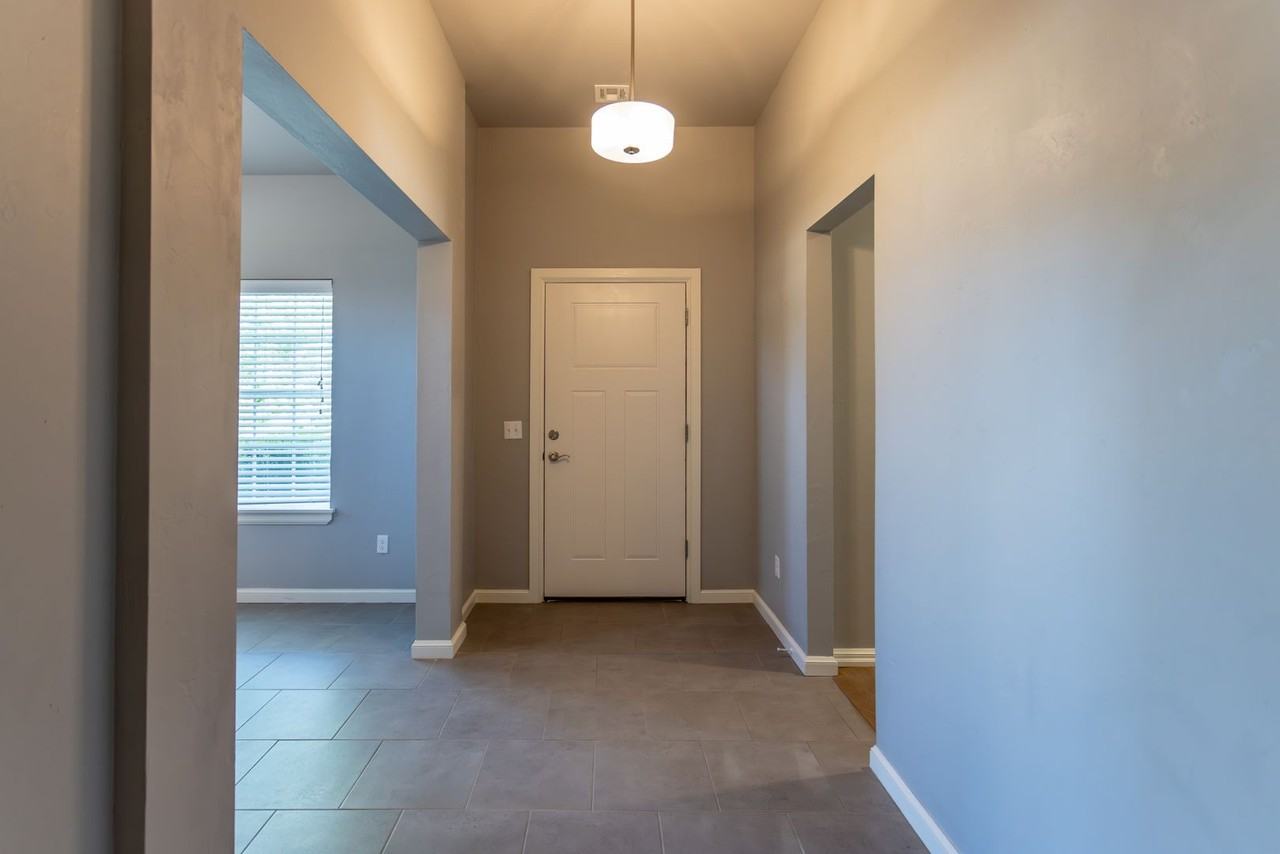 11244 Nw 102nd St - Photo 4 of 24