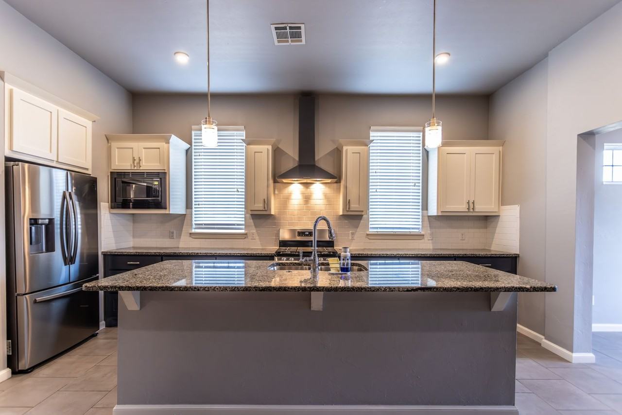 11244 Nw 102nd St - Photo 7 of 24