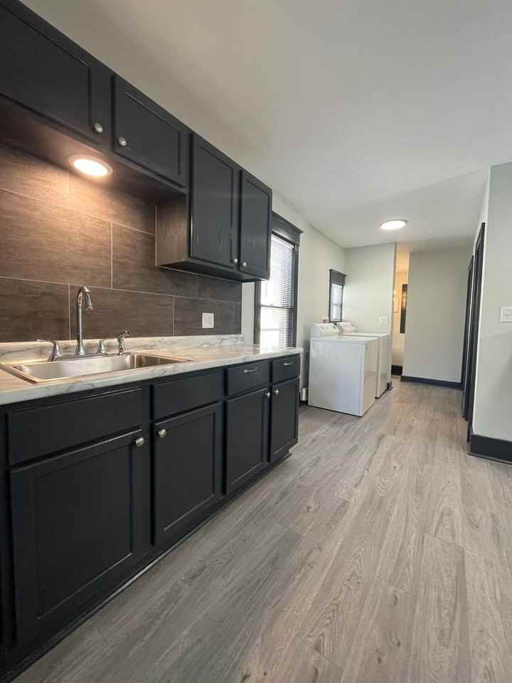 1122 New Hampshire St - Photo 2 of 10