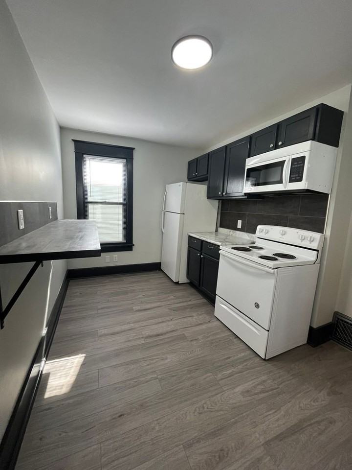 1122 New Hampshire St - Photo 3 of 10