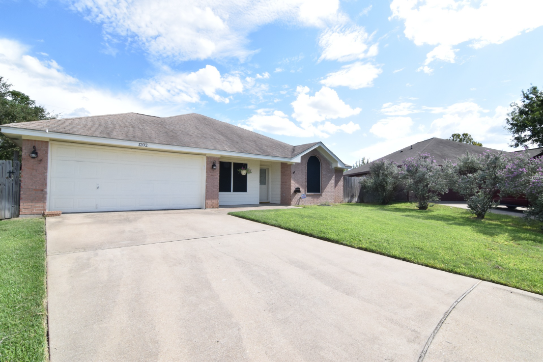 1202 Frio St #NA - Photo 2 of 23