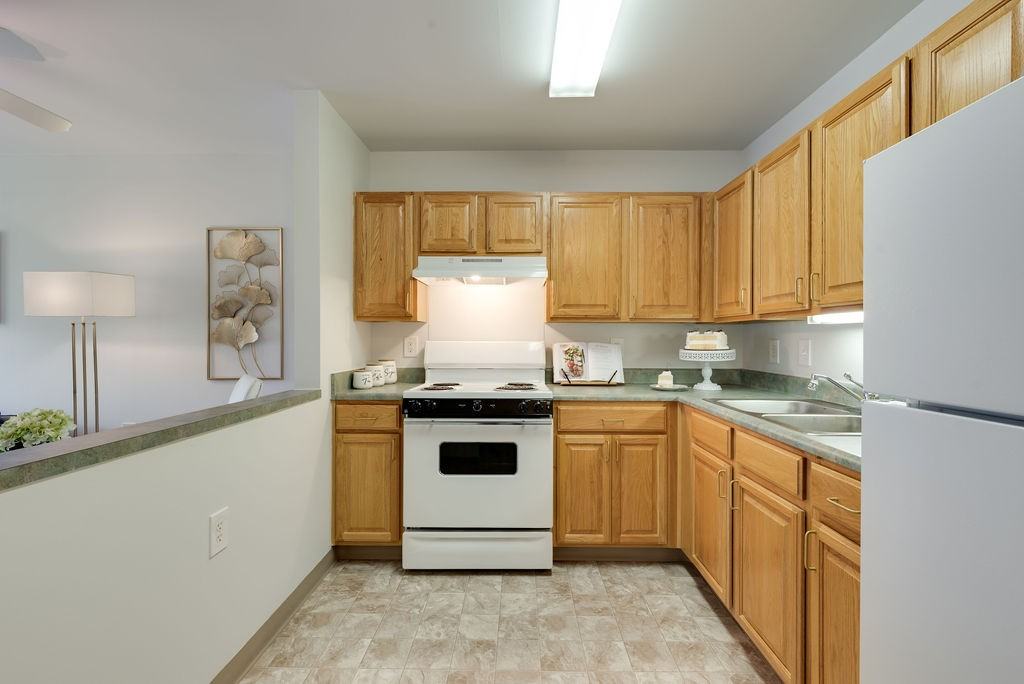 Oakhaven Manor 55+ - Photo 2 of 14