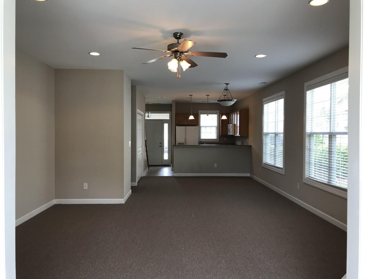 539A Village Green Dr #34 - Photo 3 of 10
