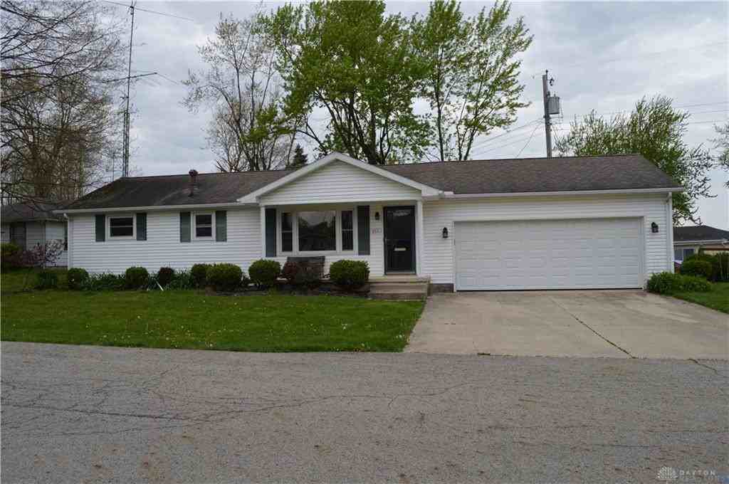 901 Center St - Photo 2 of 18