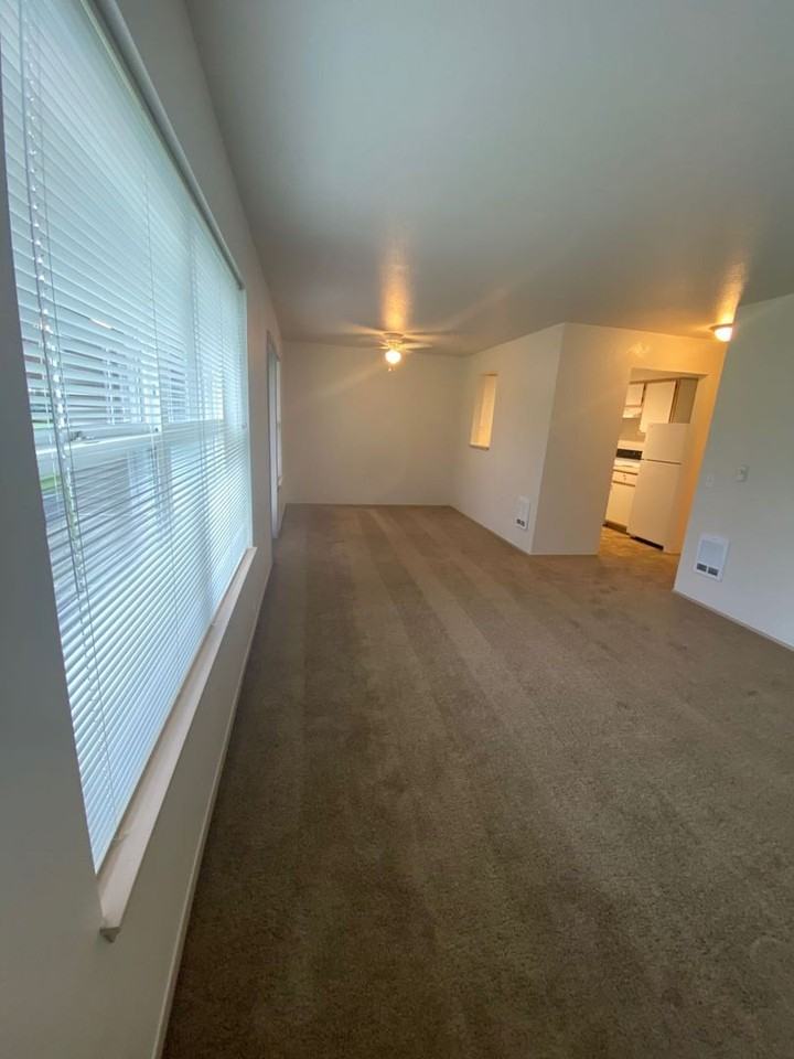 Sunrise Pointe Apartments - Photo 7 of 37