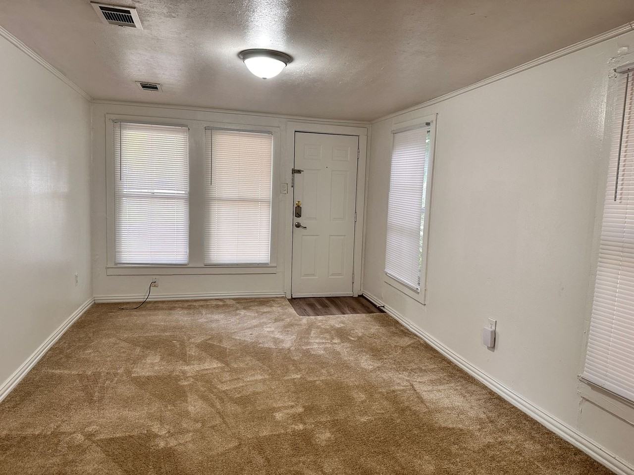 1404 E 25th St - Photo 7 of 22