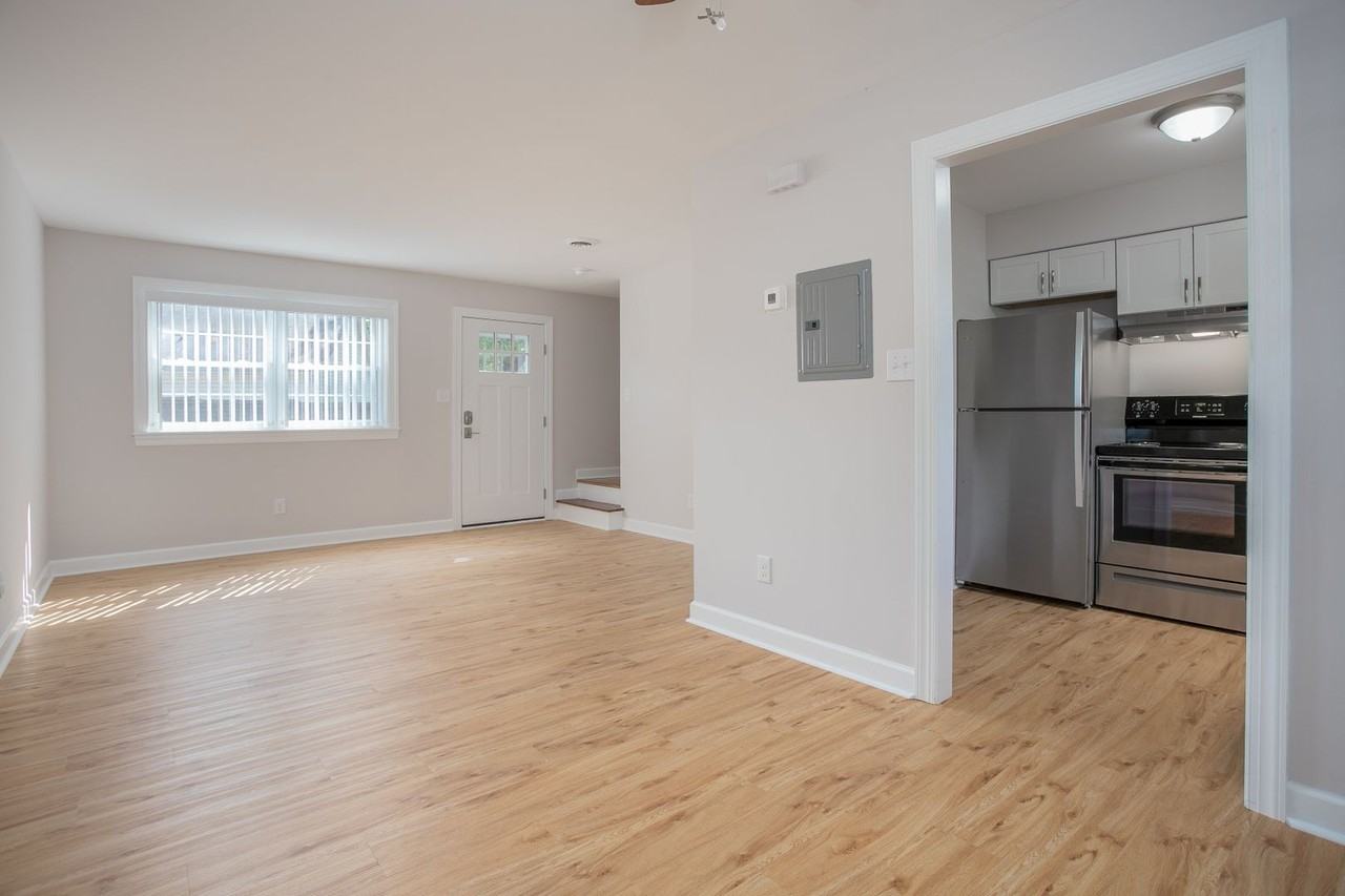 Elon Place - Photo 4 of 39