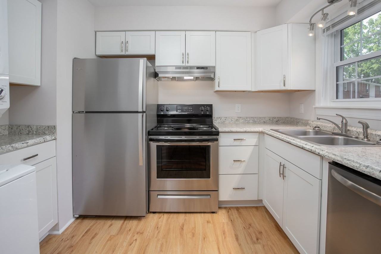 Elon Place - Photo 5 of 39