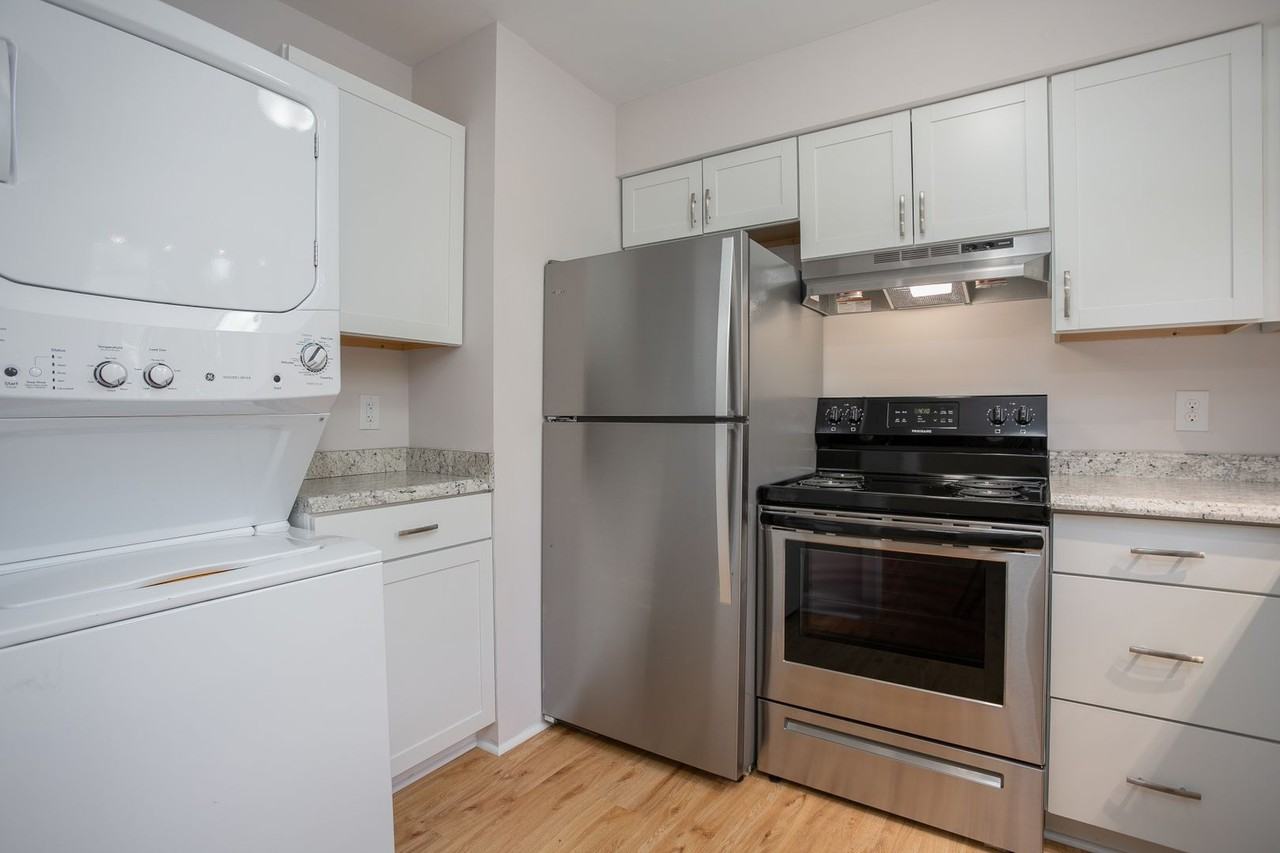 Elon Place - Photo 6 of 39