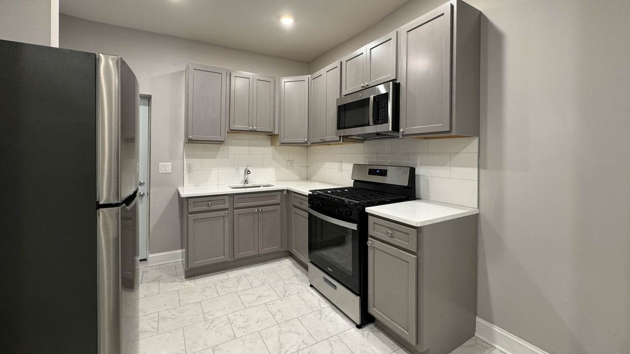 2603 W Seltzer St - Photo 3 of 13