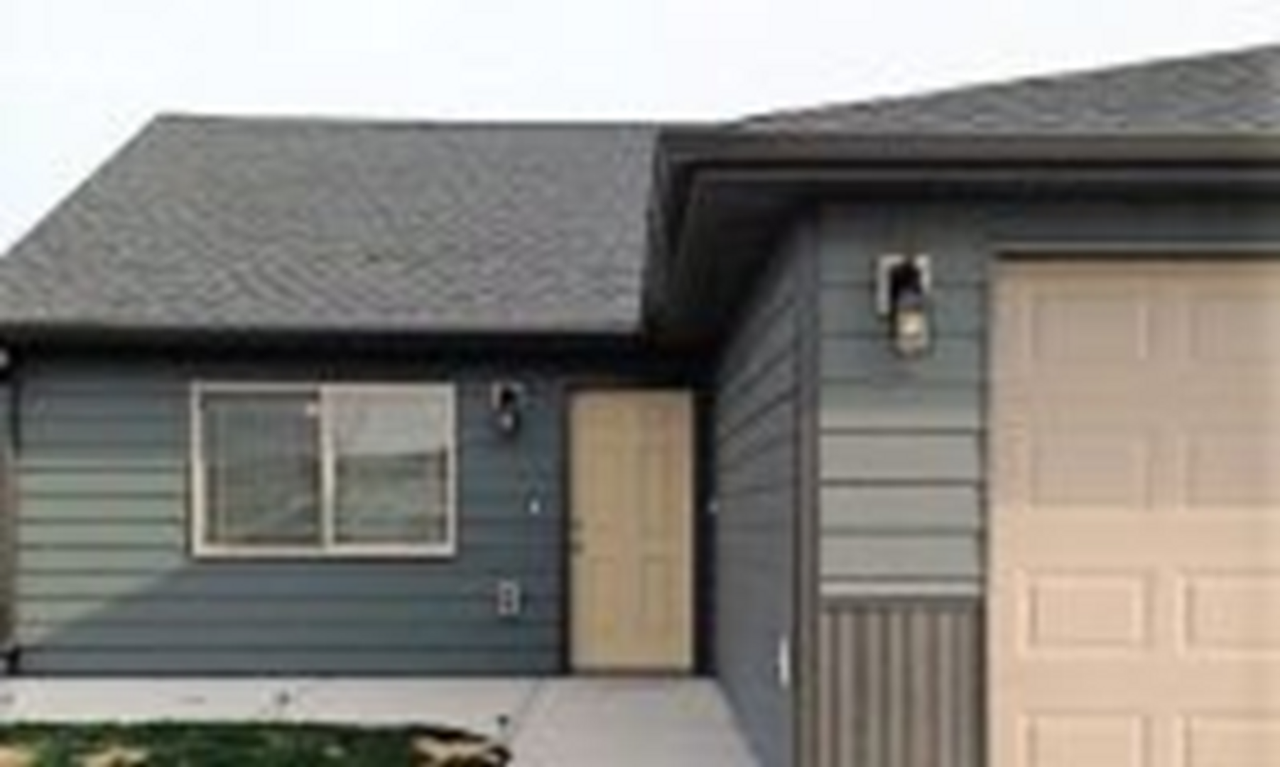 NO STAIRS TO THIS DUPLEX ON THE WEST END! - Photo 2 of 6