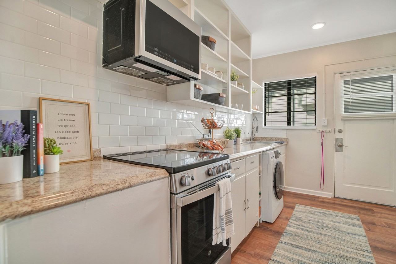 Park Lake Villas | 2 Bedroom Apartments in Orlando, FL - Photo 2 of 10