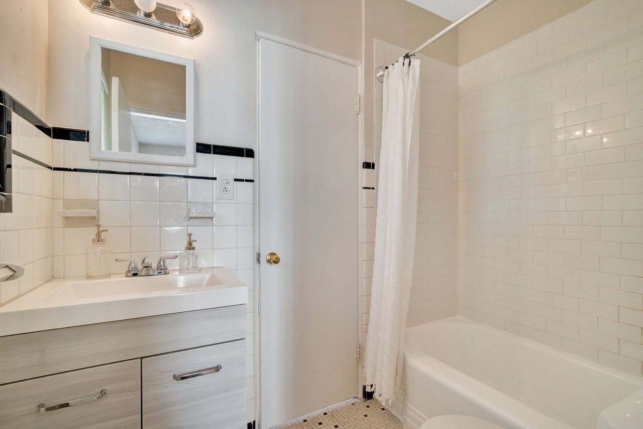 Park Lake Villas | 2 Bedroom Apartments in Orlando, FL - Photo 3 of 10