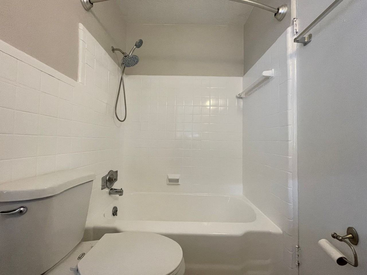 Park Lake Villas | 2 Bedroom Apartments in Orlando, FL - Photo 2 of 24