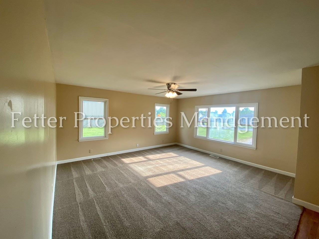 13121 N Green River Rd - Photo 3 of 21