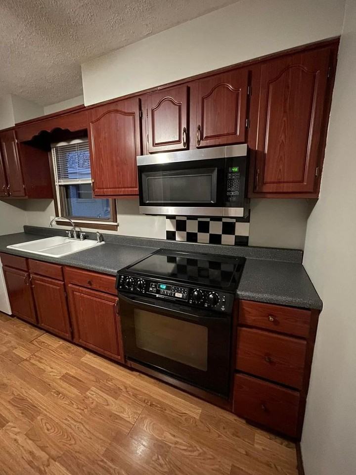 2327 Lone Oak Rd - Photo 3 of 10