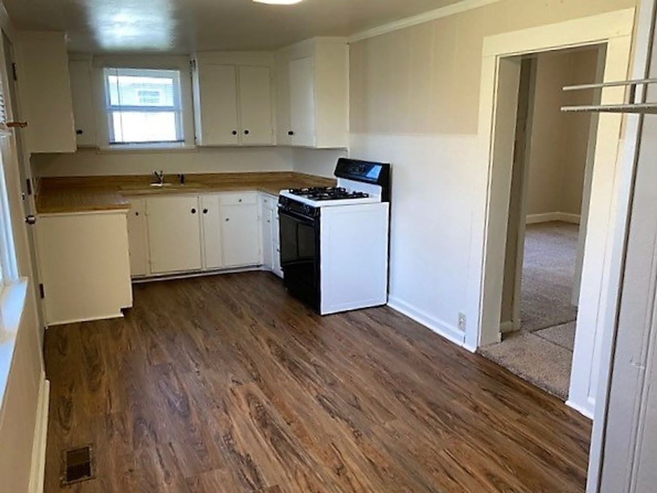 420 Durland Ave - Photo 5 of 10