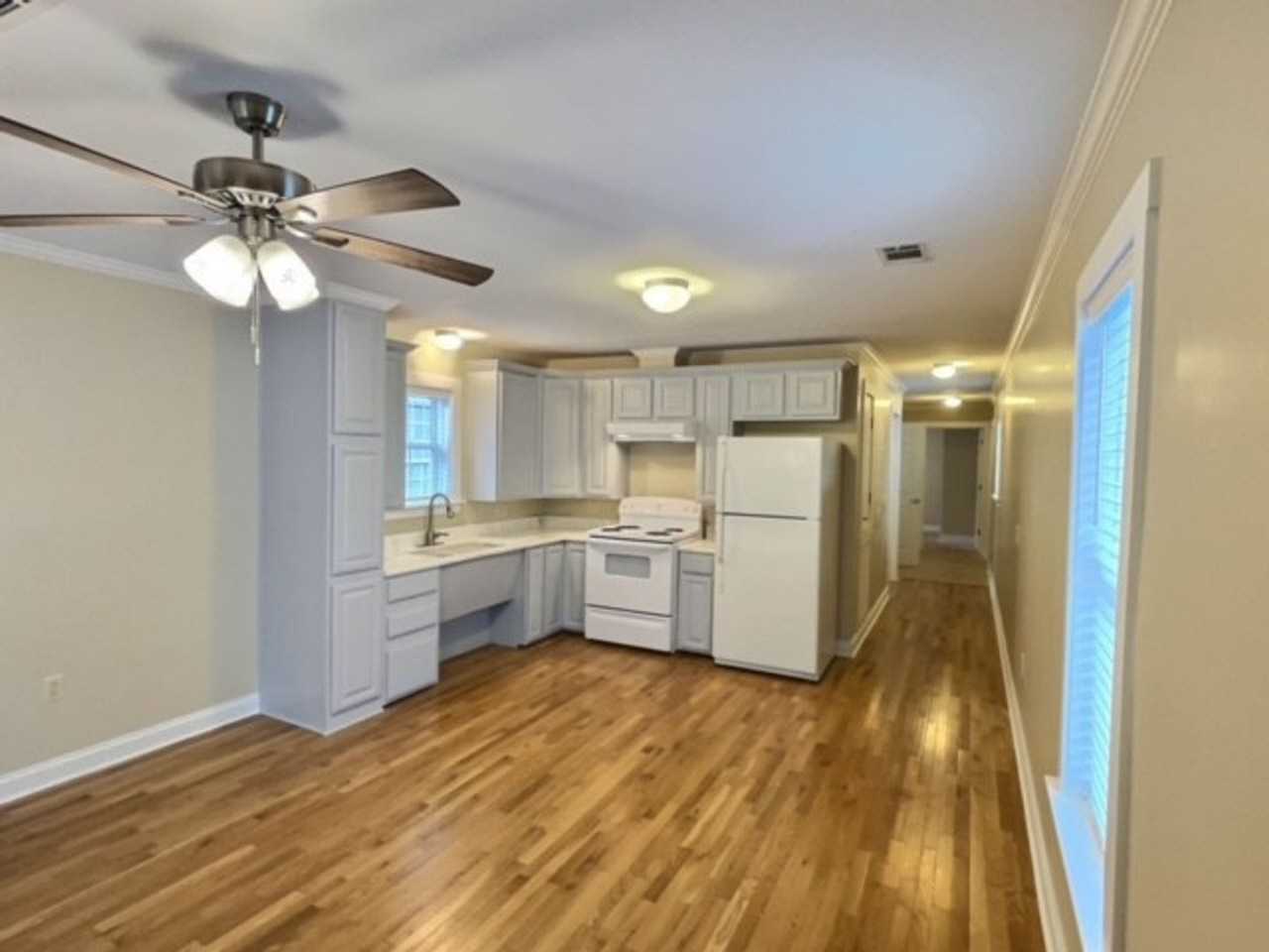 602 Cottage Square Ln - Photo 3 of 21