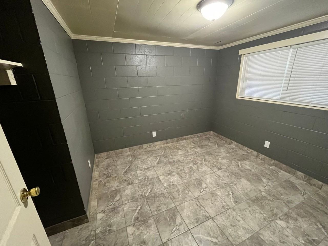 2455 Gervais St - Photo 3 of 6