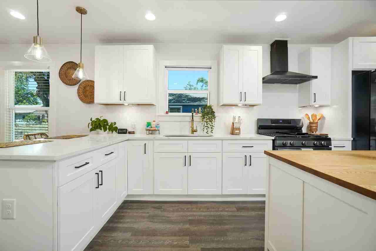2205 Monterey St - Photo 3 of 24