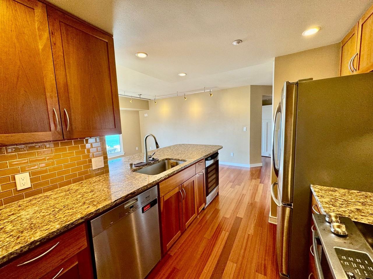 1415 2nd Ave #1009 - Photo 6 of 16